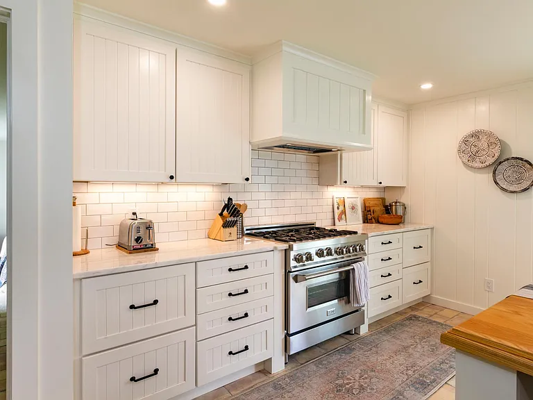 54 Bassett Ln — Photo 22