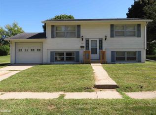 1721 Ridge Dr, Freeport, IL 61032