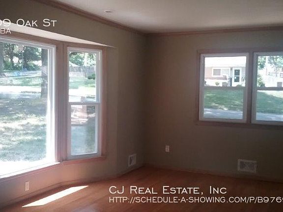 2nd image of 10809 Oak St