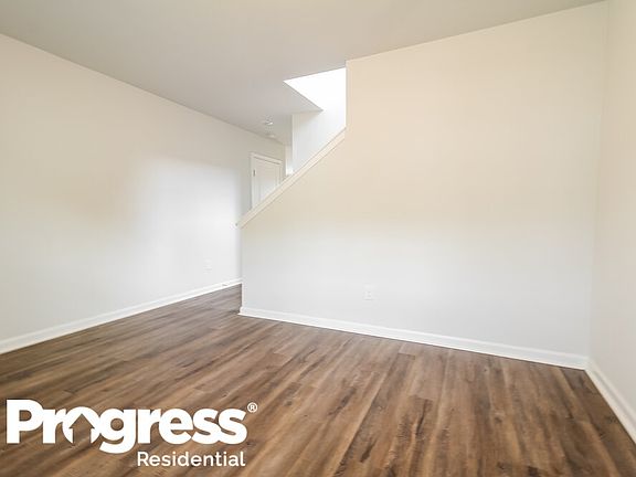 5th image of 449 Pollyanna Dr