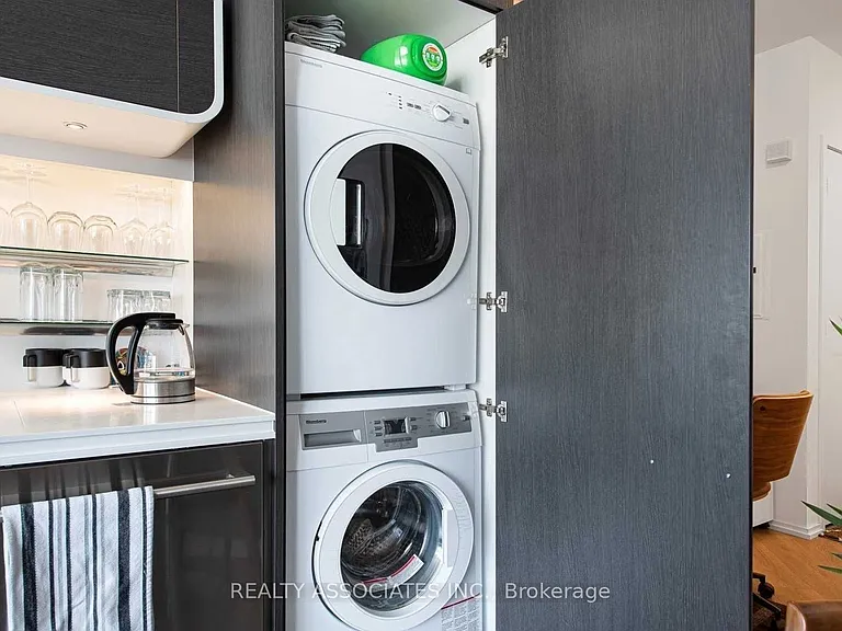 45 Charles St E #3107 — Photo 9