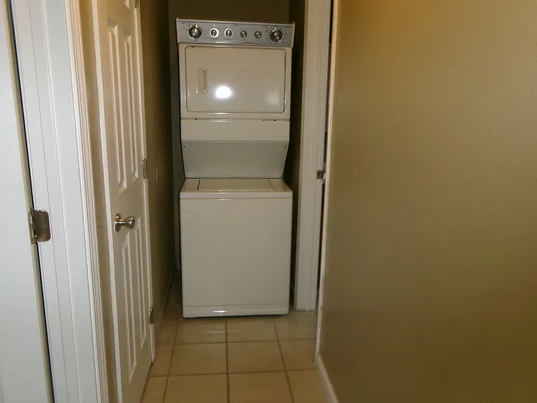 570 Gilbert Ave #1-3 — Photo 9
