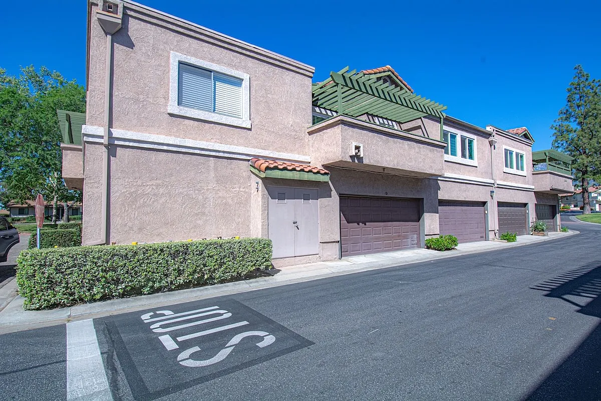 Building Photo - 8408 Spring Desert Pl #G