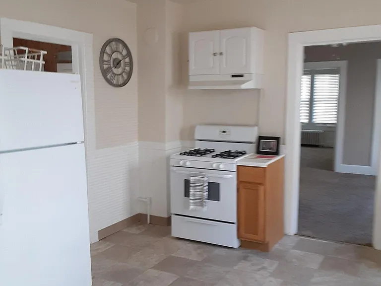 927 E Land Pl #A — Photo 11