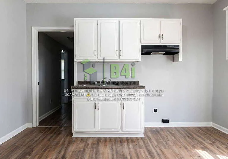 560 Radcliff Ave — Photo 3