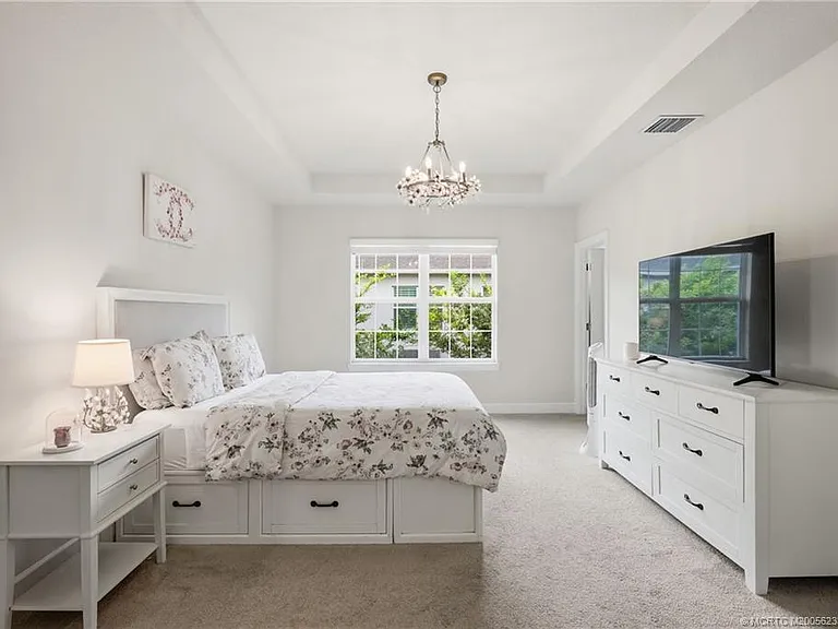 1871 SE Tarni Way — Photo 10