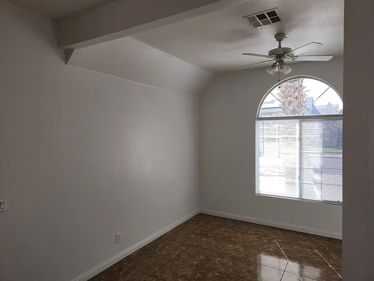 6556 Bradford Ln — Photo 9