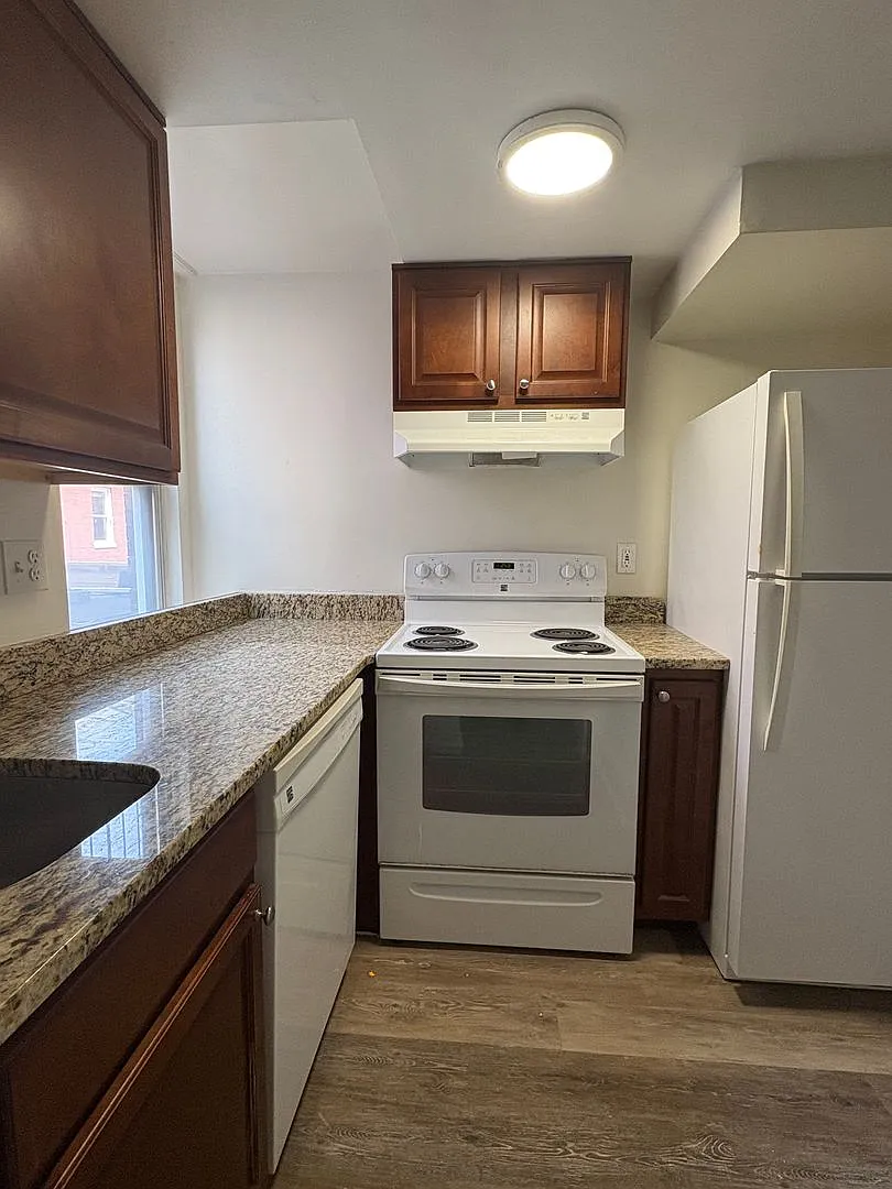 717 St Paul St — Photo 1