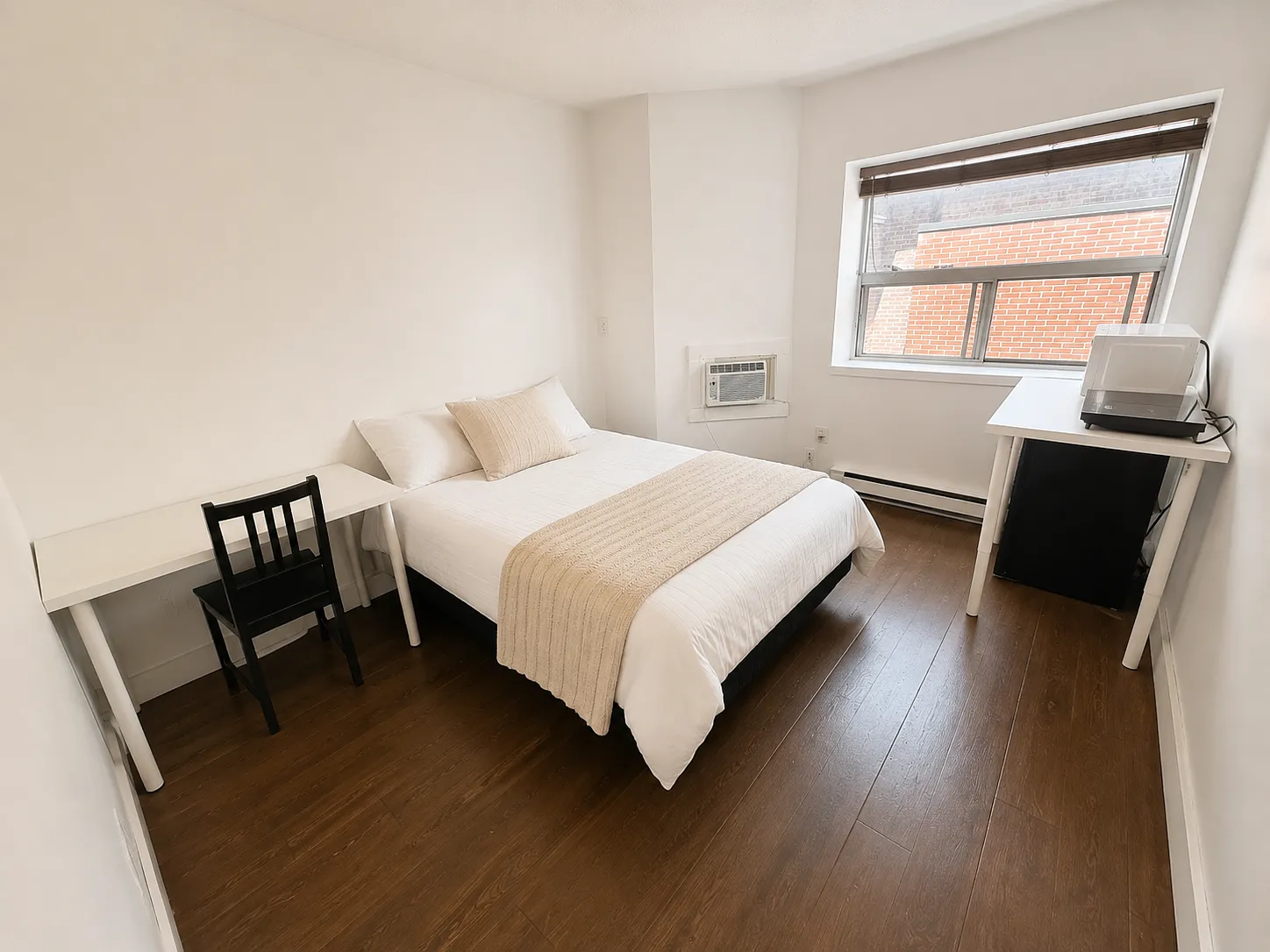 Studio, 200 sqft, $1,325 — Photo 1