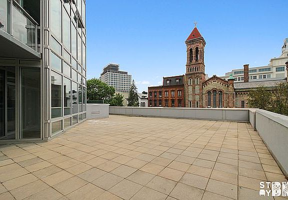 4th image of 525 Clinton Ave #3L