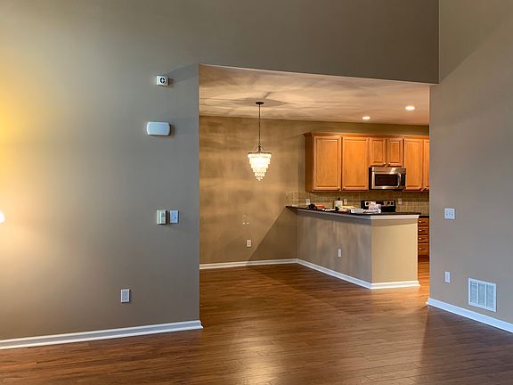 3rd image of 4723 Clubpark Dr