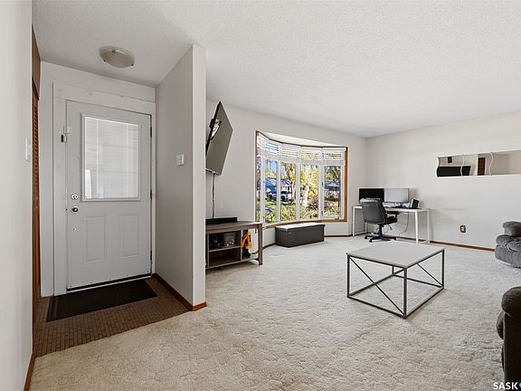 4th image of 111 Elmview Road