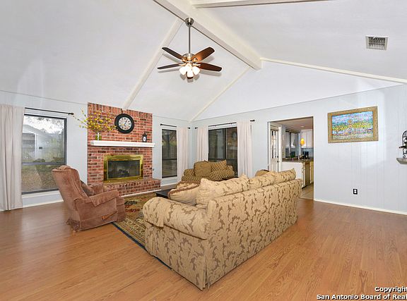 3rd image of 1910 Nectarine Dr