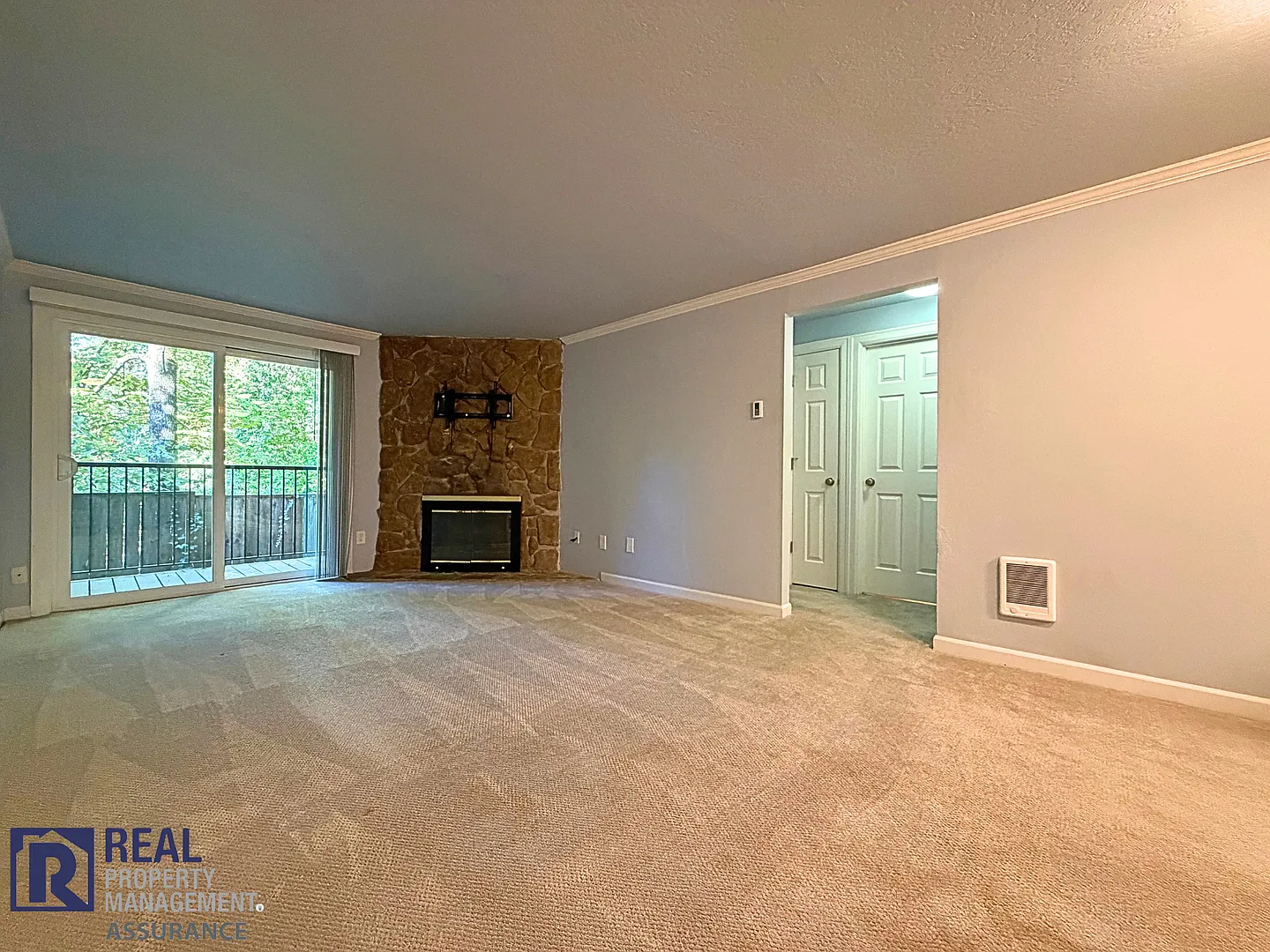 Cozy 2BD Portland Unit with Covered Parking — Photo 2