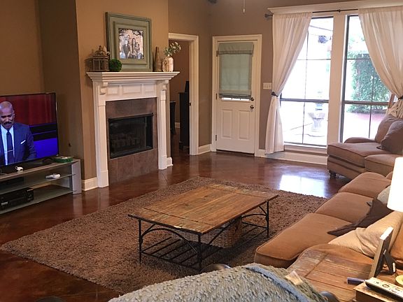 4th image of 16916 Lynnwood Ave