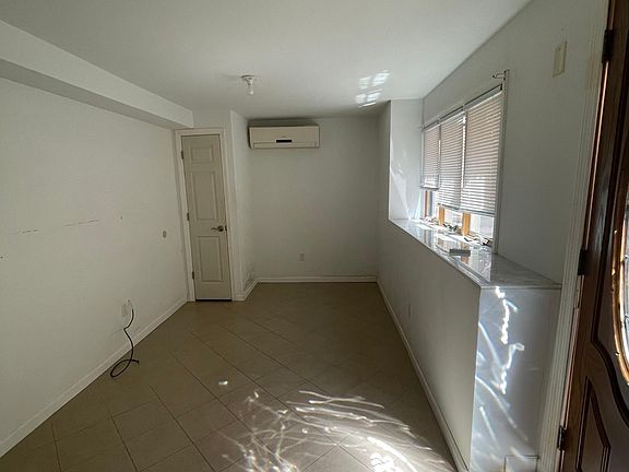 5th image of 242 Wellbrook Ave #0