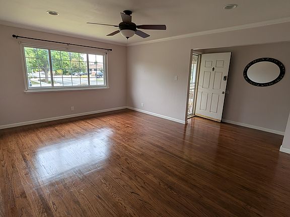 Formal Living Room - Photo 1