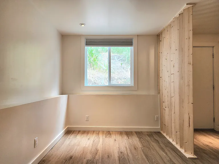 1077 Skyline Dr — Photo 7