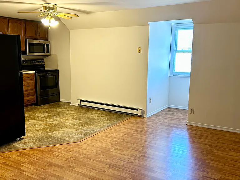 1st Ave — Photo 2