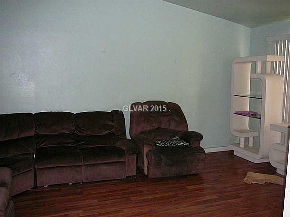3rd image of 817 Dusk Dr
