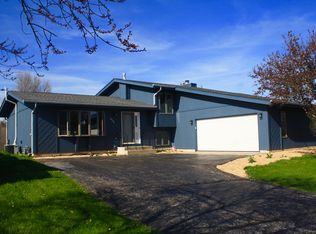 2430 Adams Dr, Lindenhurst, IL 60046