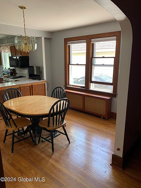 5th image of 529 Bradford Street