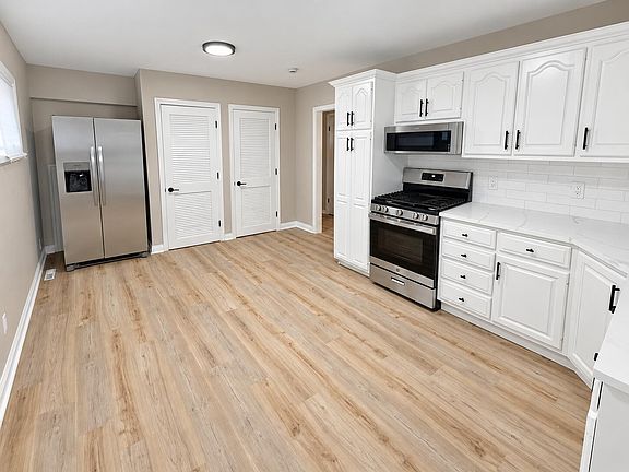 4th image of 1218 E Farragut St