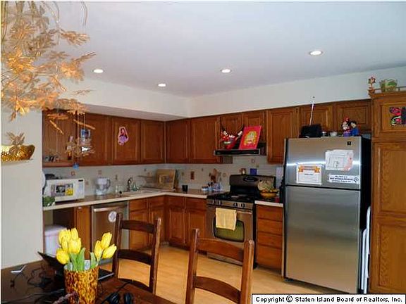 5th image of 48 Fox Hunt Ct