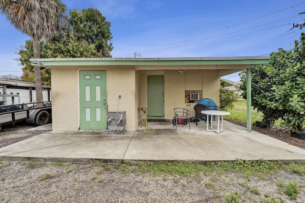 1412b NW 7th Street #b, photo 4