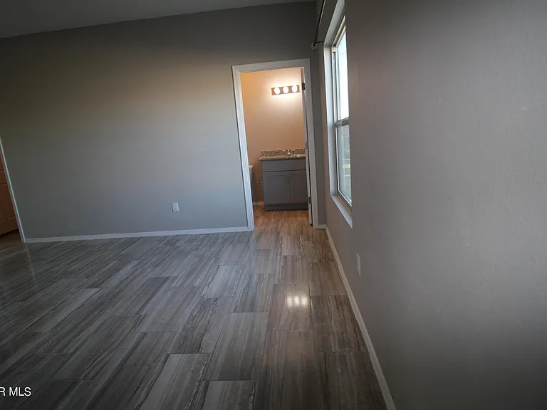 517 Val Verde St #B — Photo 38