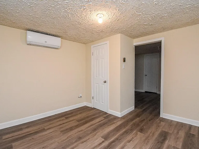 4021 Eddie St — Photo 12
