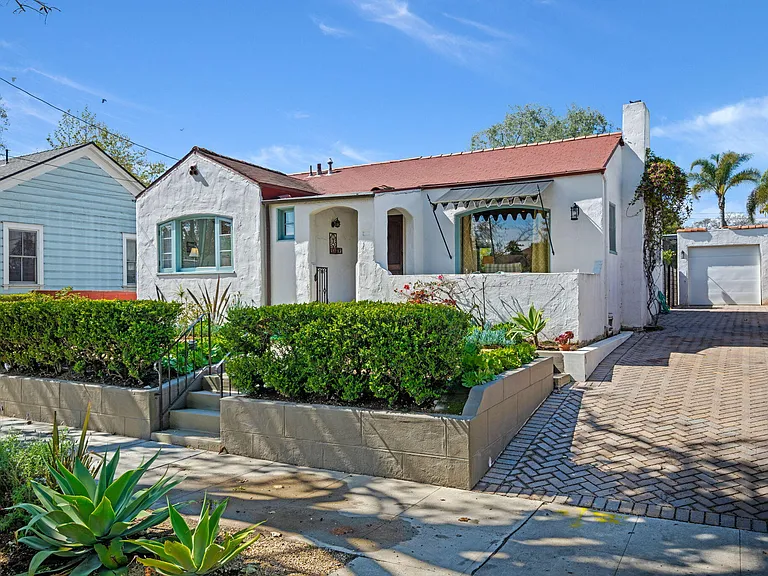 224 W Cota St — Photo 1