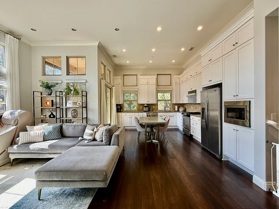 93 Thornhurst