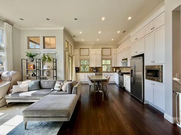 93 Thornhurst, Irvine, CA 92620