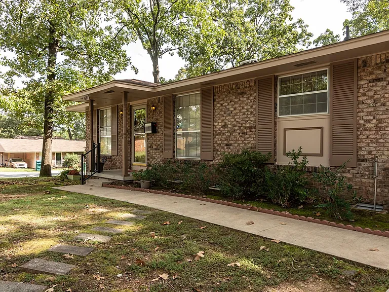 9601 Temple Dr — Photo 3