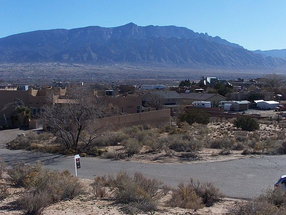 4th image of 6805 Japura Ct NE