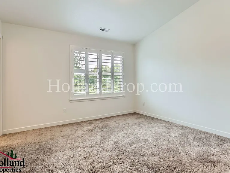 2287 NE Sheffield Ave — Photo 13