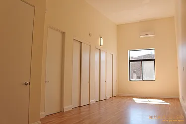 Rented by aptsandlofts.com