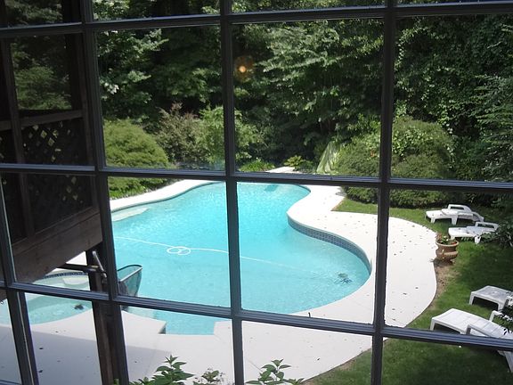 3rd image of 3321 Woodsfield Dr NE