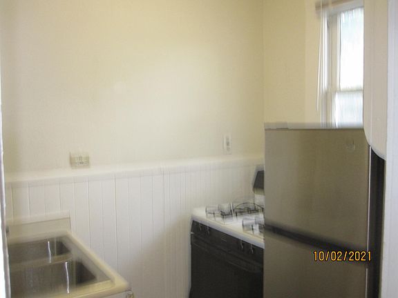 5th image of 527 Cedar St APT 6