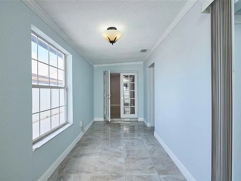 6804 N Hubert Ave — Photo 18