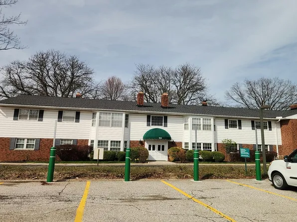 2948 Pease Dr #A201, Rocky River, OH 44116