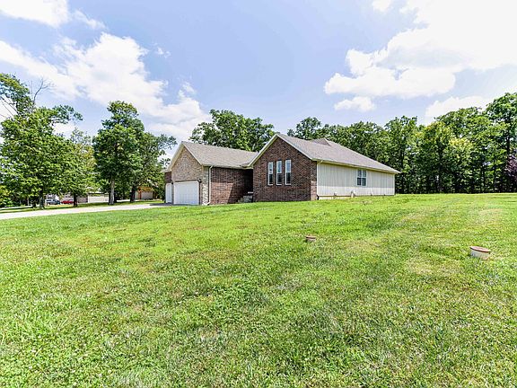 3rd image of 370 Southwoods Way