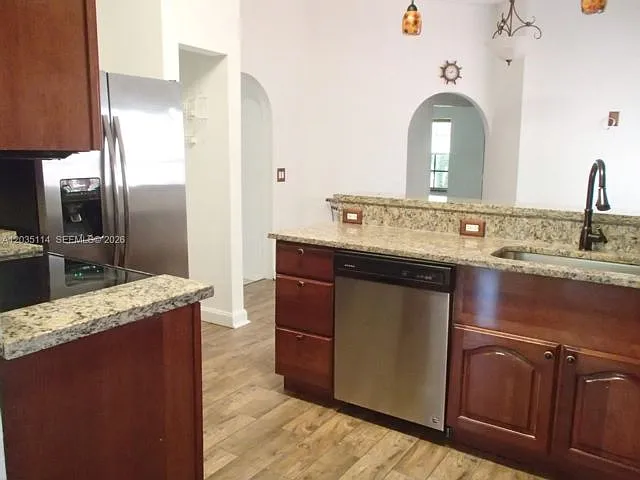 3 bed, 2.0 bath, 1373 sqft, $3,200 — Photo 3