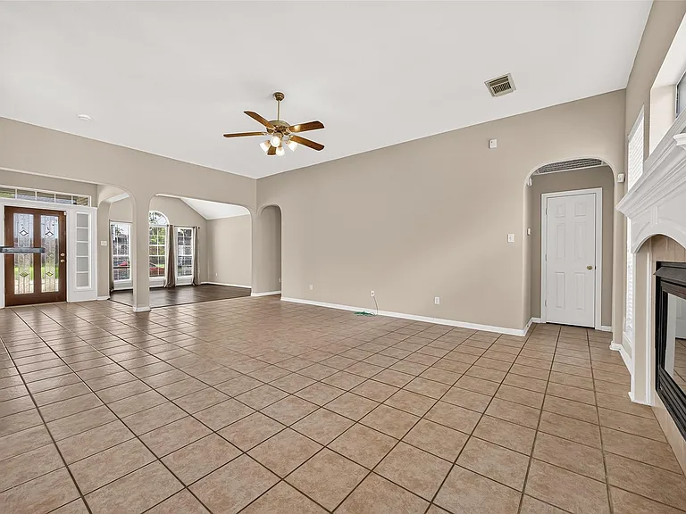 2726 Martinec Dr — Photo 10