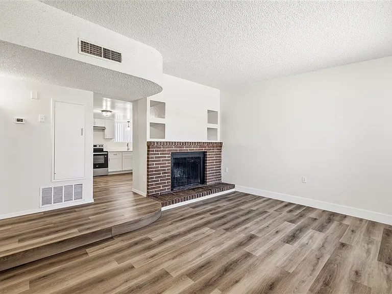 2103 N 10th Ave — Photo 3