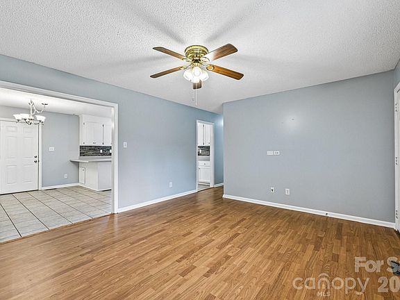 3rd image of 738 McDaniel Rd