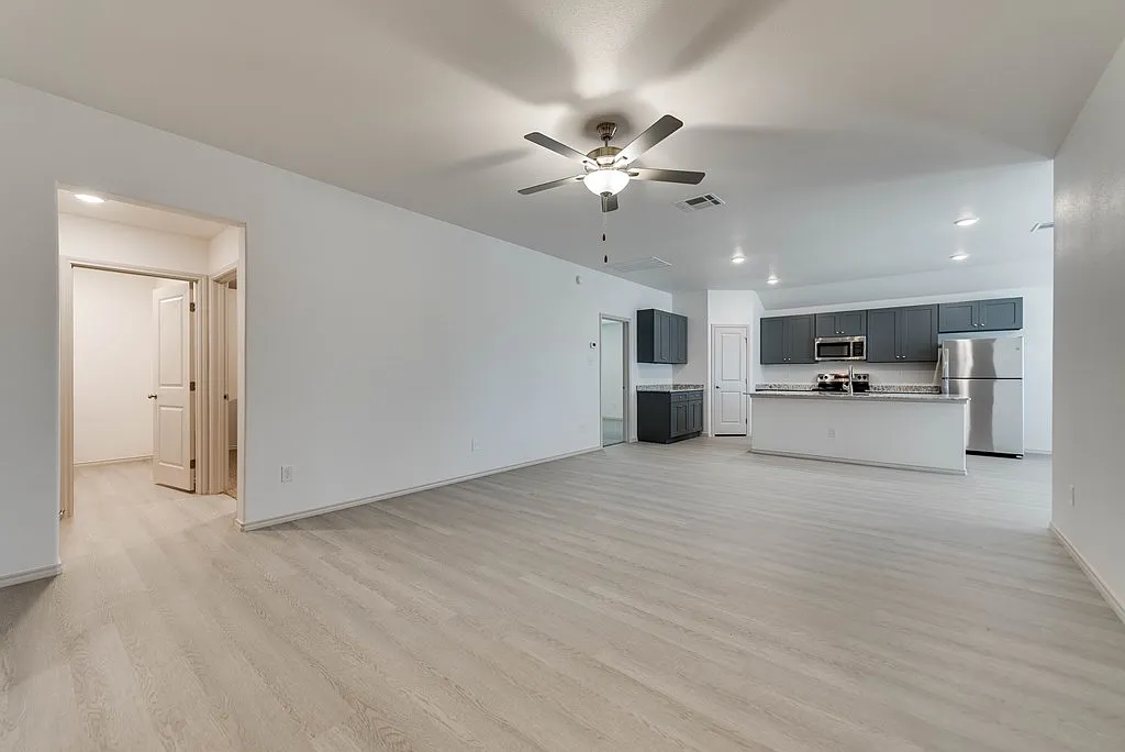 3 bed, 2.0 bath, 1616 sqft, $2,750 — Photo 4
