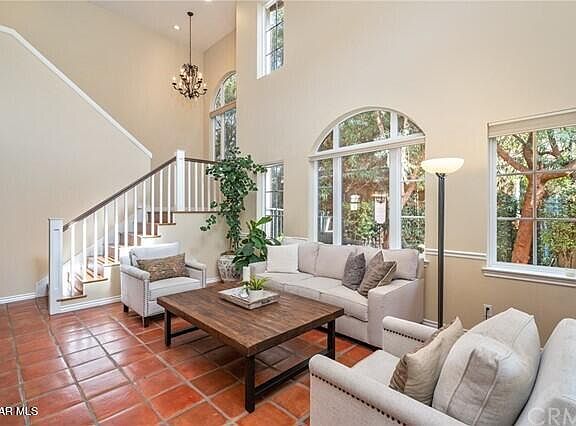 4th image of 1054 Isabella Way