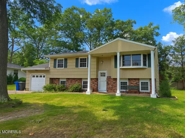 20 Woodridge Avenue, Toms River, NJ 08755